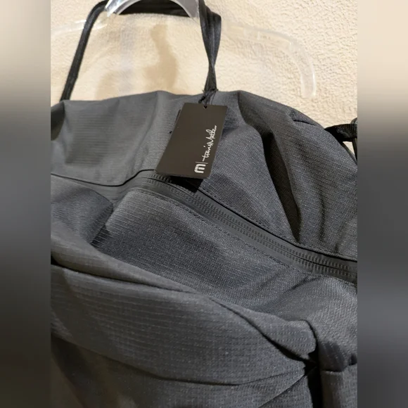 NWT Travis Mathew Lateral Duffle Bag - Picture 5 of 9